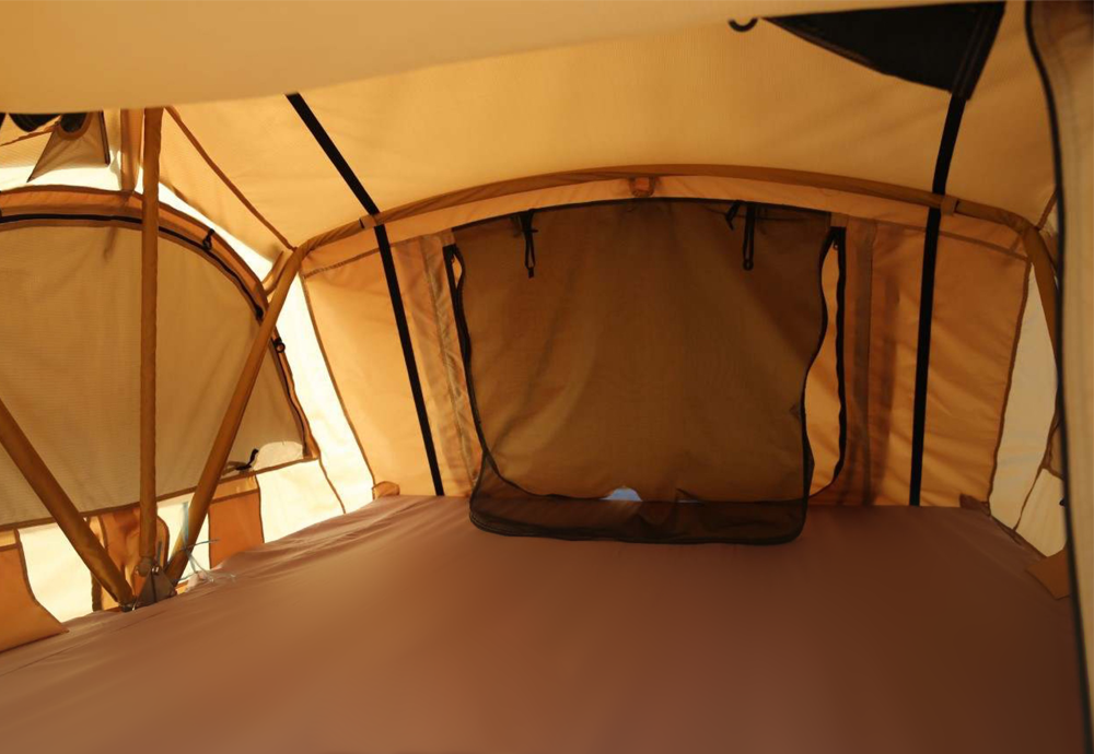 Expedition Innenansicht Dachzelt - OutdoorU